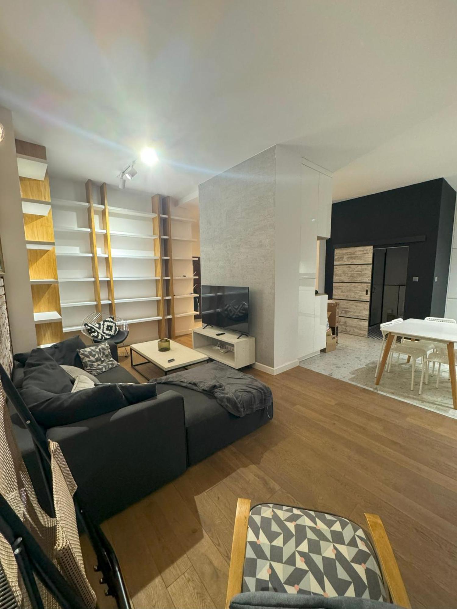 Loft Apartment *
